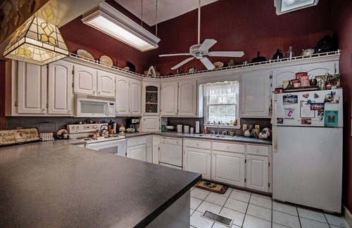 Harperville Bed & Breakfast | Discover Clyde and Marie's Bed & Breakfast - 10/10 Rated Escape