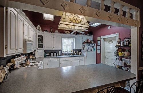 Harperville Bed & Breakfast | Discover Clyde and Marie's Bed & Breakfast - 10/10 Rated Escape