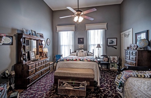 Harperville Bed & Breakfast | Discover Clyde and Marie's Bed & Breakfast - 10/10 Rated Escape