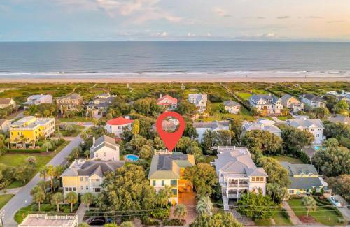 Isle of Palms House | Discover 3008 Cameron Blvd: Family-Friendly with Pool Access