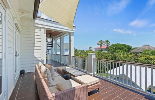 Isle of Palms House | Discover 3008 Cameron Blvd: Family-Friendly with Pool Access