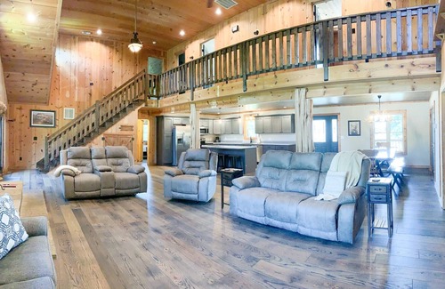 Austin Cabin | CMR Hideaway Lodge: Poolside Retreat Near Barren River Lake