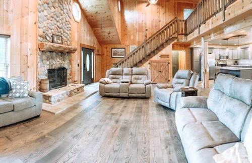 Austin Cabin | CMR Hideaway Lodge: Poolside Retreat Near Barren River Lake