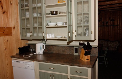 Tidnish Cottage | Cozy CMTR Cottage Tidnish: Pet-Friendly Oceanfront Retreat