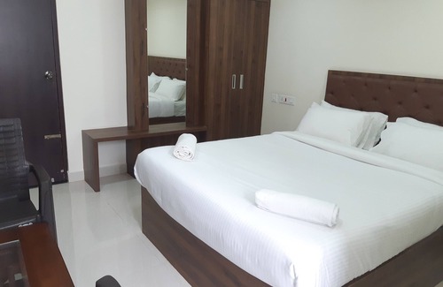 Madanapalle Hotel | Family-Friendly CNR Residency Madanapalle with Breakfast