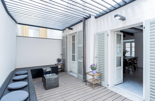Como City Centre Apartment | Private Terrace Getaway: Shades of Como with Top Amenities