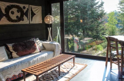 Saint Donat Ski Chalet | Pet-Friendly Cocon #2 with Lake View in Sainte-Lucie