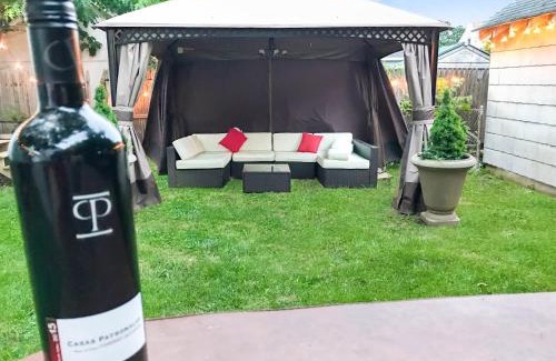 Ewing House | Budget-Friendly Co-ed Dorm with Inviting Patio & Breakfast