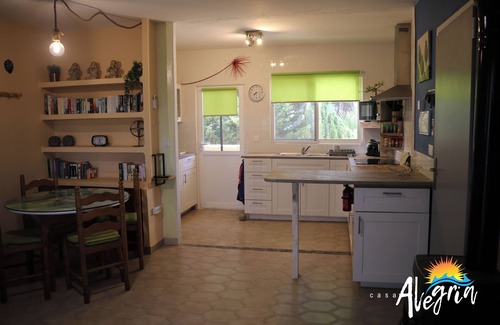 Vista de los Angeles-Rumina Apartment | COLORFUL 2 BEDROOM BEACHFRONT APARTMENT