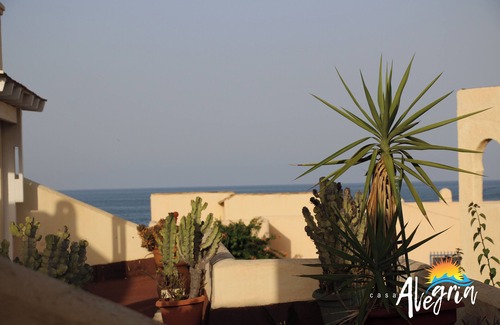 Vista de los Angeles-Rumina Apartment | COLORFUL 2 BEDROOM BEACHFRONT APARTMENT