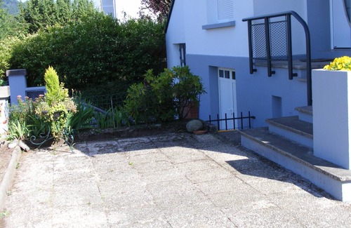 Saint-Etienne-les-Remiremont Villa | Pet-Friendly Villa with Pool and Lake View – Rated 8.8