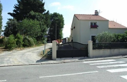 Saint-Philbert-de-Grand-Lieu Cottage | Exceptional Gite Saint-Philbert-de-Grand-Lieu for 3 Guests