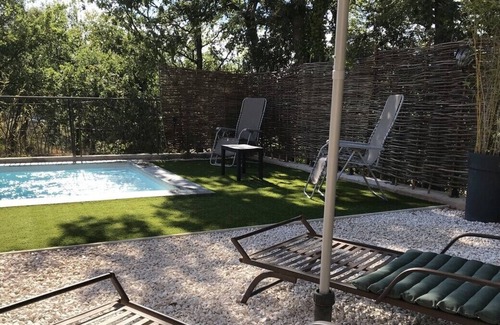 Sainte-Anastasie-sur-Issole Bed & Breakfast | Relaxing Countryside Suite with Private Spa & Pool Access