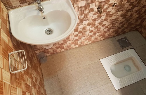 Arusha House | Co Msasani Guest House: Family-Friendly Stay with Dining
