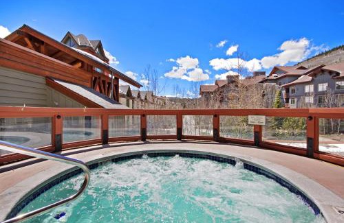 Copper Mountain Apartment | Comfortable Copper One Lodge Condo with Hot Tub & Breakfast