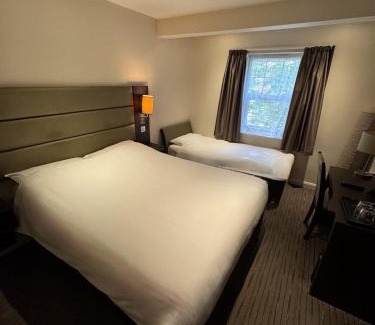 Castleton Hotel | Coach & Horses Hotel