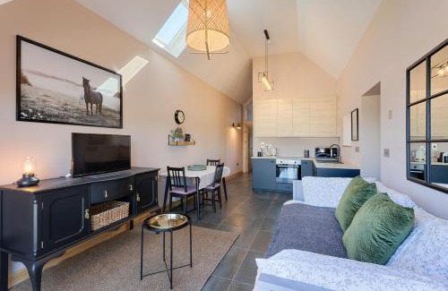Roscoe House | Idyllic Coach House Cottage by Lough Corrib - 9/10 Rated