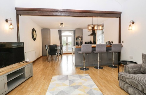 Arnside Cottage | Family-Friendly Coach House with Oceanfront Views in Arnside