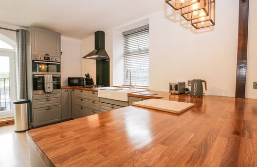 Arnside Cottage | Family-Friendly Coach House with Oceanfront Views in Arnside