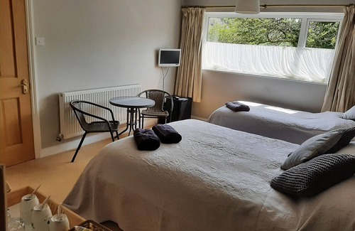 Beddgelert House | Enjoy a Cozy Stay at Coach House with Breakfast Included