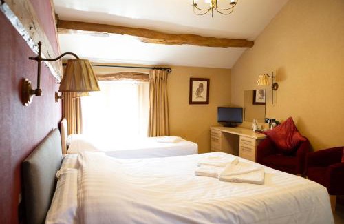 High Bentham Hotel | Discover Coach House: Pet-Friendly Retreat with Dining