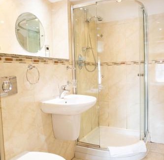 High Bentham Hotel | Discover Coach House: Pet-Friendly Retreat with Dining