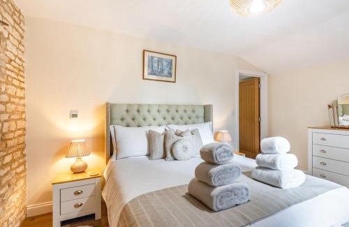 Welby House | Welcome to Coach House: Pet-Friendly Retreat with Hot Tub