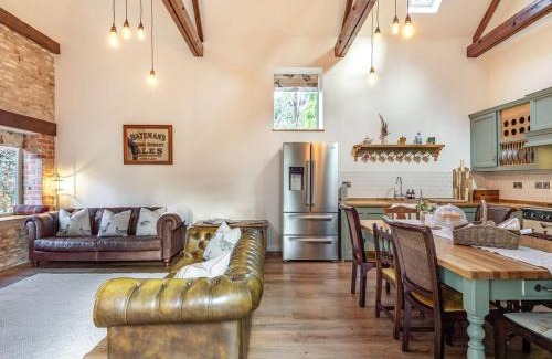 Welby House | Welcome to Coach House: Pet-Friendly Retreat with Hot Tub