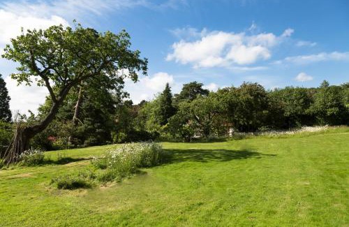 Sevenoaks House | Pet-Friendly Retreat at Coach House Kent for Your Getaway