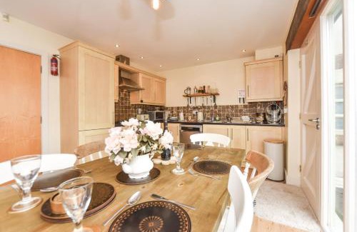 Matlock Bath House | Inviting Coach House Mews: Family-Friendly with Breakfast