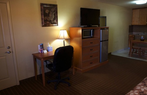 Brenham Hotel | Cozy Coach Light Inn Brenham: Family-Friendly with Breakfast