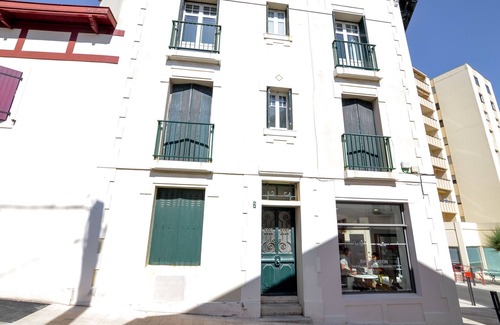 Biarritz Apartment | Vintage Chic Retreat in the Heart of St Charles, Biarritz