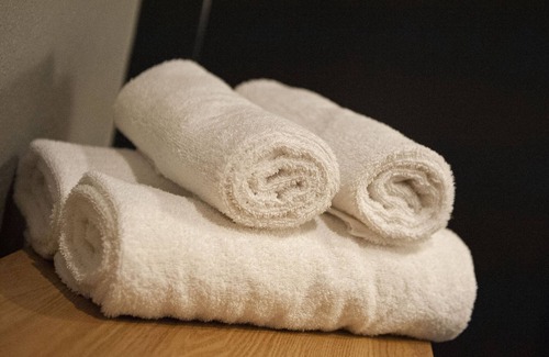 Kilsyth Hotel | Coachman Hotel: Family-Friendly Stay with Pool & Dining