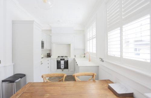 Worthing House | Family-Friendly Coachman's Cottage Near Worthing Beach