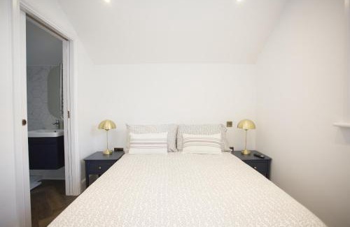 Worthing House | Family-Friendly Coachman's Cottage Near Worthing Beach