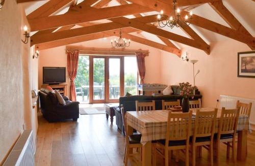 Saint Kew House | Family-Friendly Coachmans Retreat - Guest Rated 9.8/10