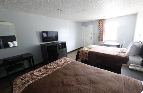 Luling Hotel | Budget-Friendly Stay at Coachway Inn with Spa & Breakfast