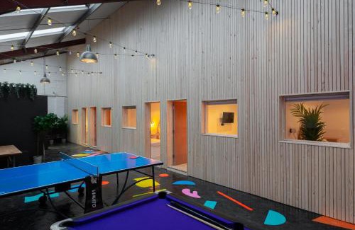 Southville Hotel | Cozy CoalShed: Family-Friendly Stay with Breakfast Included