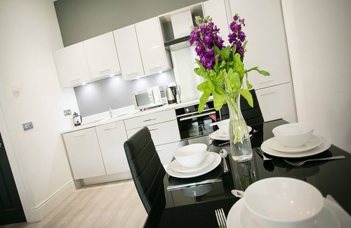 Queens Quarter Apartment | Guest Rated 9.4: Coast & City Apartments with Breakfast