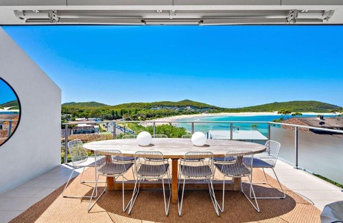 Fingal Bay House | Family-Friendly Coast Fingal Bay: 4-Star Rated Getaway