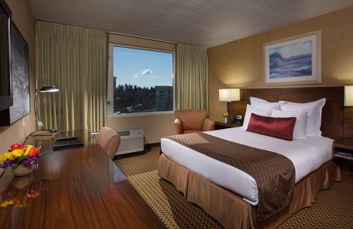SeaTac Hotel | Highly Rated Coast Gateway Hotel with Spa and Dining Options