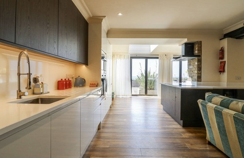 Swalecliffe House | Coast Guard House: Pet-Friendly Retreat with Hot Tub