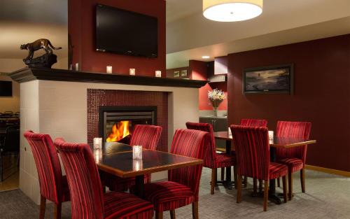 Pullman Hotel | Coast Hilltop Inn: Pet-Friendly Retreat with Pool Access