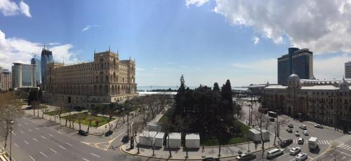 Baku Apartment | Oceanfront Coast Hilton Hotel with 3 Bedrooms & Hot Tub