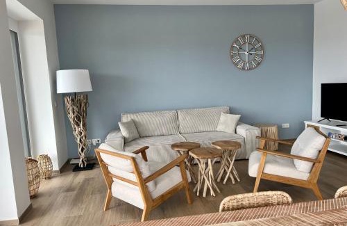 Mitte-Sud Apartment | Cozy COAST HOUSE Seaside Loft with Oceanfront Views