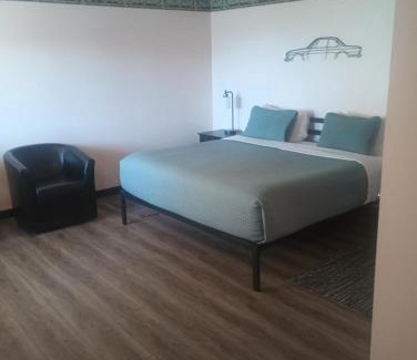San Simeon Hotel | Inviting Coast Riders Inn with Ocean Views and Pool Access