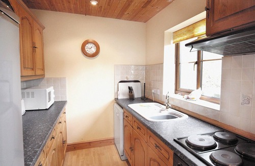 Pendine Cottage | Seaside Retreat Near Pembrokeshire Coastal Path & Hills