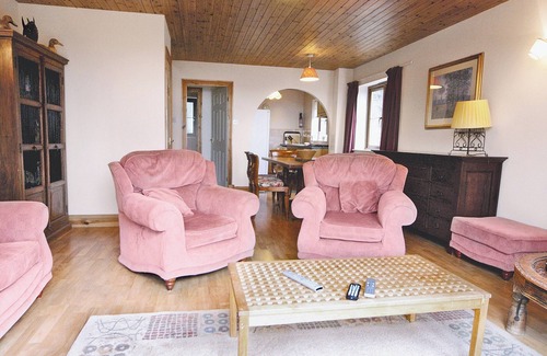 Pendine Cottage | Seaside Retreat Near Pembrokeshire Coastal Path & Hills