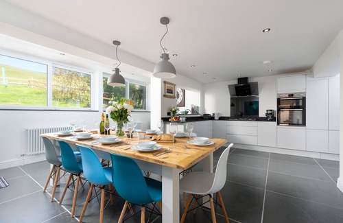 Mortehoe House | Coast View - Hot Tub Holiday Home with Oceanfront Bliss