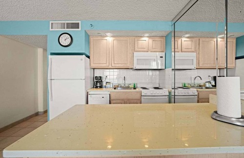 Northeast Virginia Beach Condo | Oceanfront 1BR with Balcony & Amazing Guest Rating of 10/10